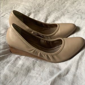 Blush pink/light beige leather wedges